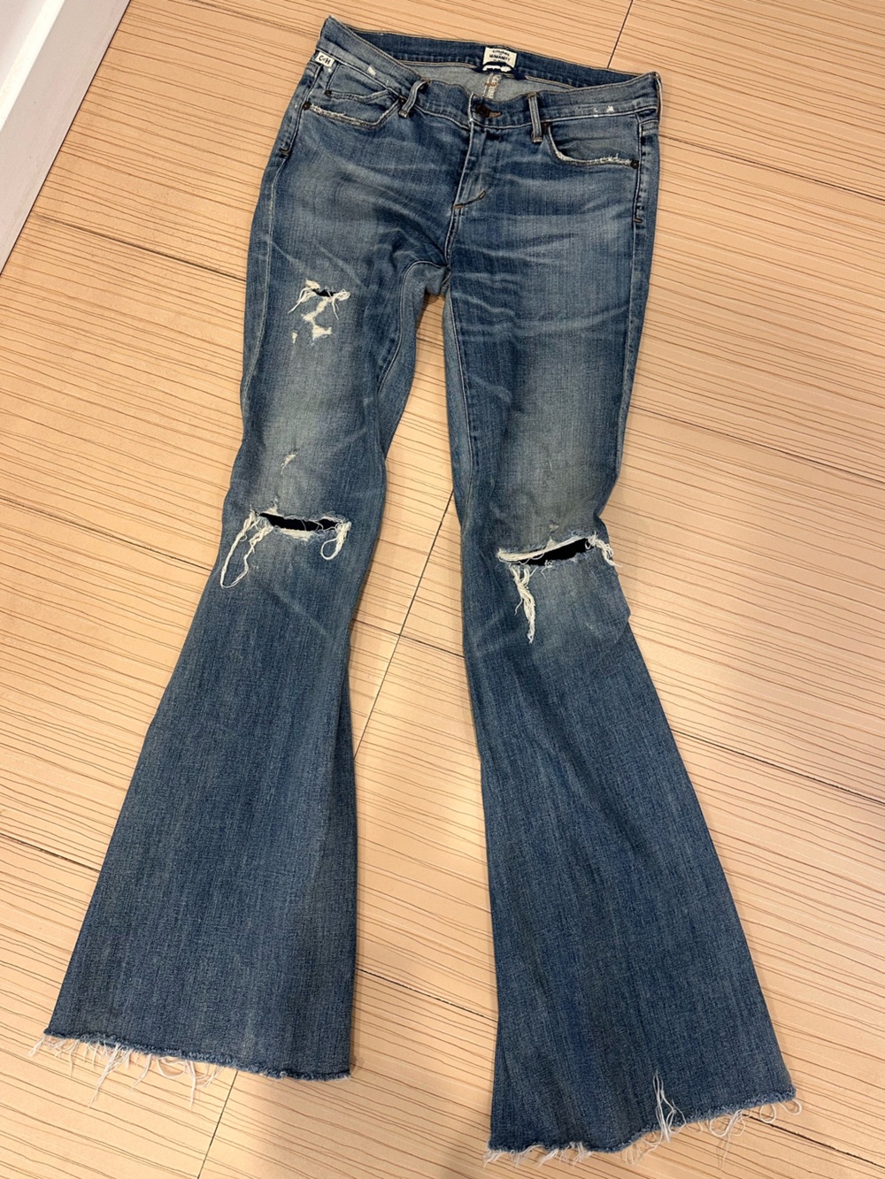 Citizen of Humanity Women’s Premium Vintage Distressed Bell Bottom Denim Jeans.